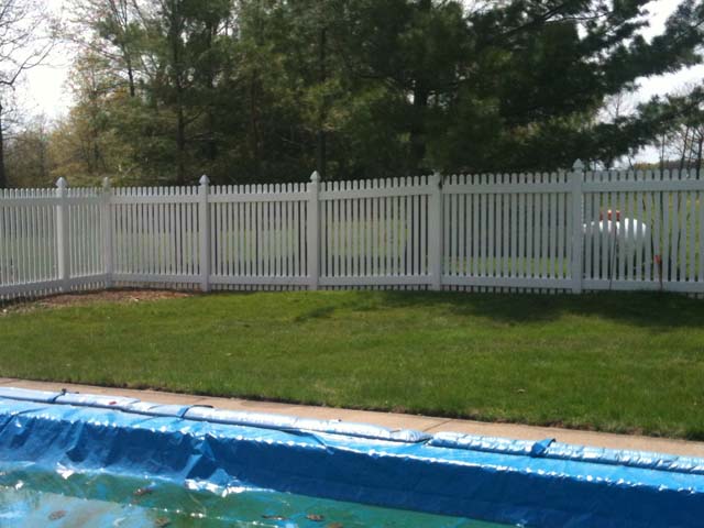 White Vinyl Privacy Fence4